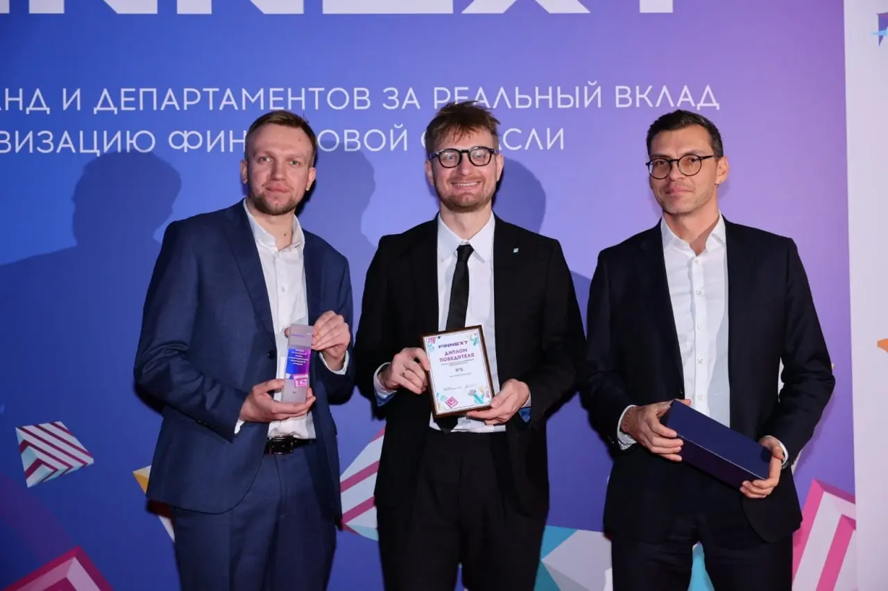 🏆️AI antifraud система ВТБ – лауреат премии Finnext
Пока мы вовсю готовились к Data Fusion, проект нашей DS-команды победил в премии Finnext в номинации “Кибербезопасность” | Сетка — социальная сеть от hh.ru