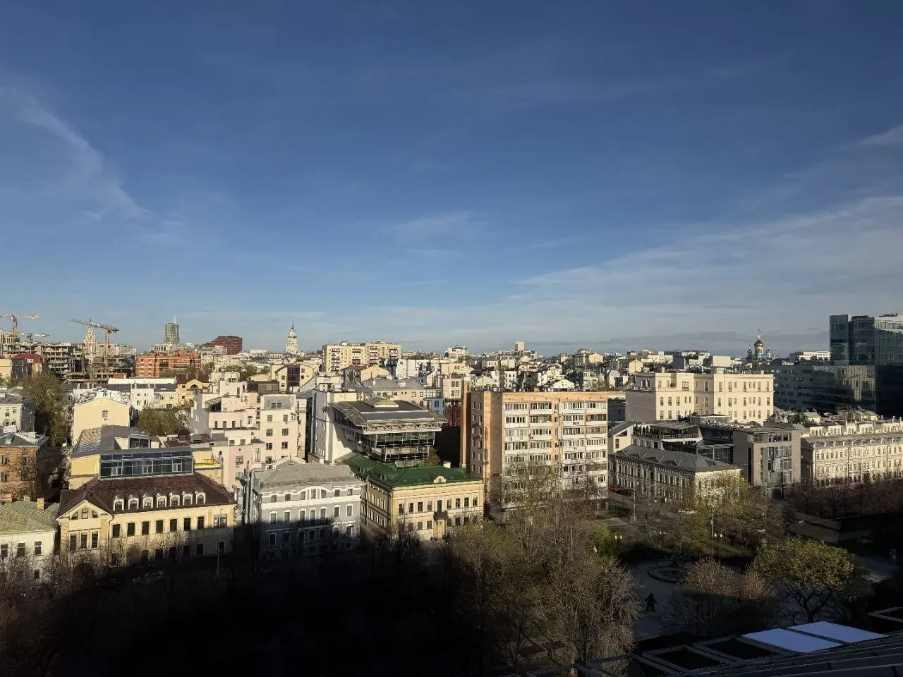 А на самом деле мы просто делаем для вас по московски возвышенный контент. | Сетка — социальная сеть от hh.ru