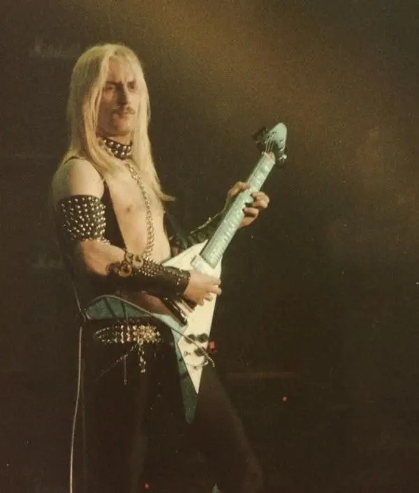 22 апреля 1961 года родился Джеффри Данн, известный как Мантас 🎸♉
Гитарист, композитор и один из основателей легендарной группы Venom (1979) | Сетка — социальная сеть от hh.ru