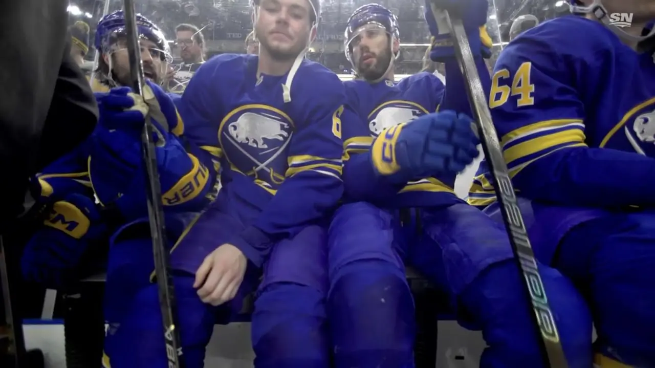 Плей-офф день 4
🏒 2-3 ⚡️ ОТ
На шайбу Хэгела в первом периоде ответил Хатсон. Во втором забросил Джош Андерсон, а в третьем впервые с 2023 года в плей-офф удалось поразить ворота Никите Кучерову | Сетка — социальная сеть от hh.ru