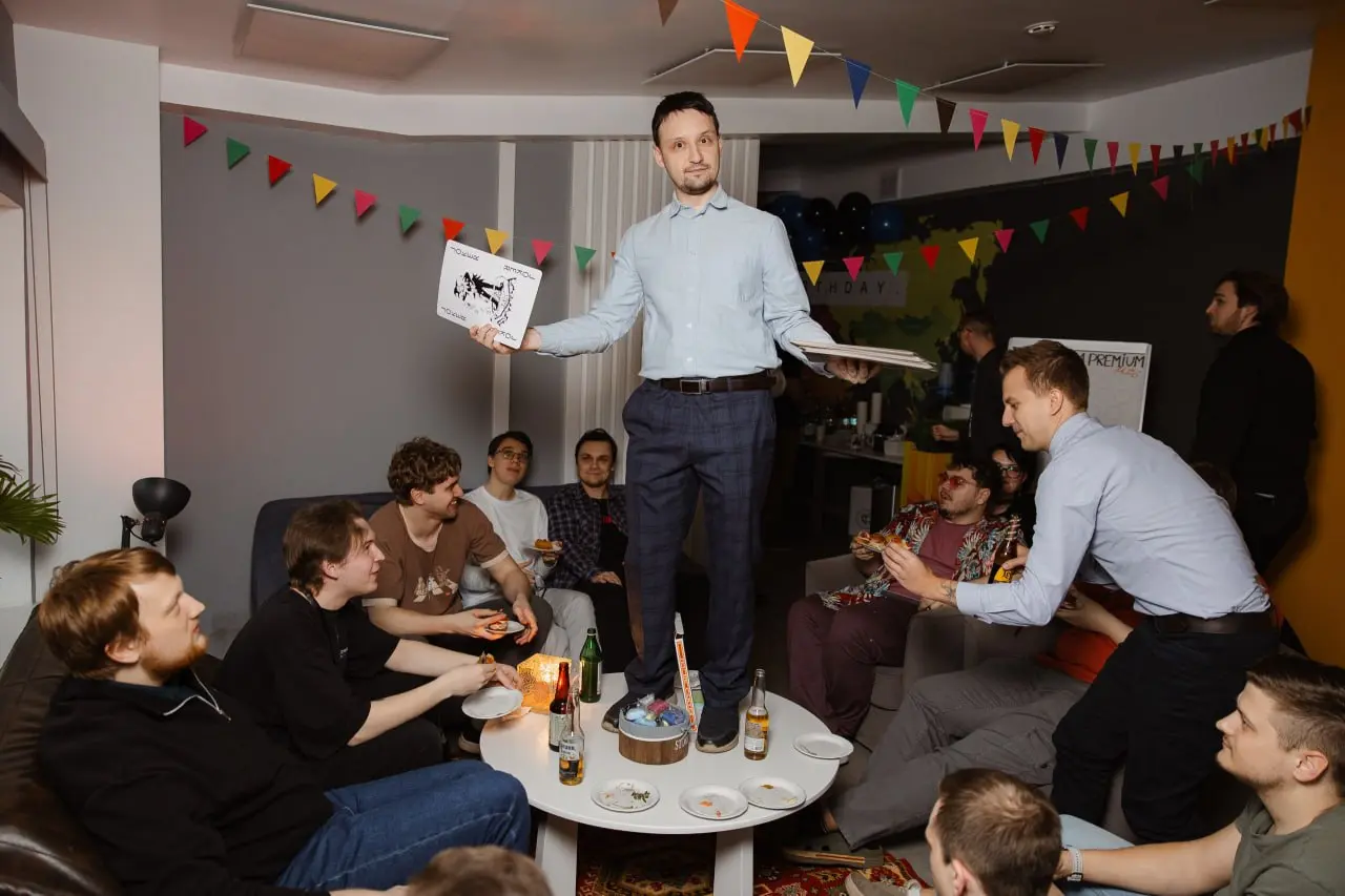 Raft — 4 года 🥳
Лучший способ отпраздновать День Рождения - собраться всем вместе. Поговорить не в рабочем чате, а вживую | Сетка — социальная сеть от hh.ru