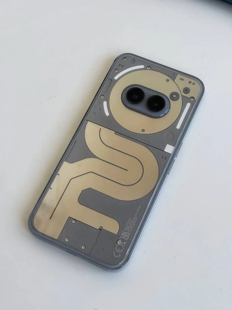 Смарфоны — это уже часть нашей жизни.
Купил Nothing Phone 2a Plus 1,5 года назад. Исключительно за внешний вид.
И ни капельки не пожалел.
Если чисто по цифрам, начинка средняя | Сетка — социальная сеть от hh.ru