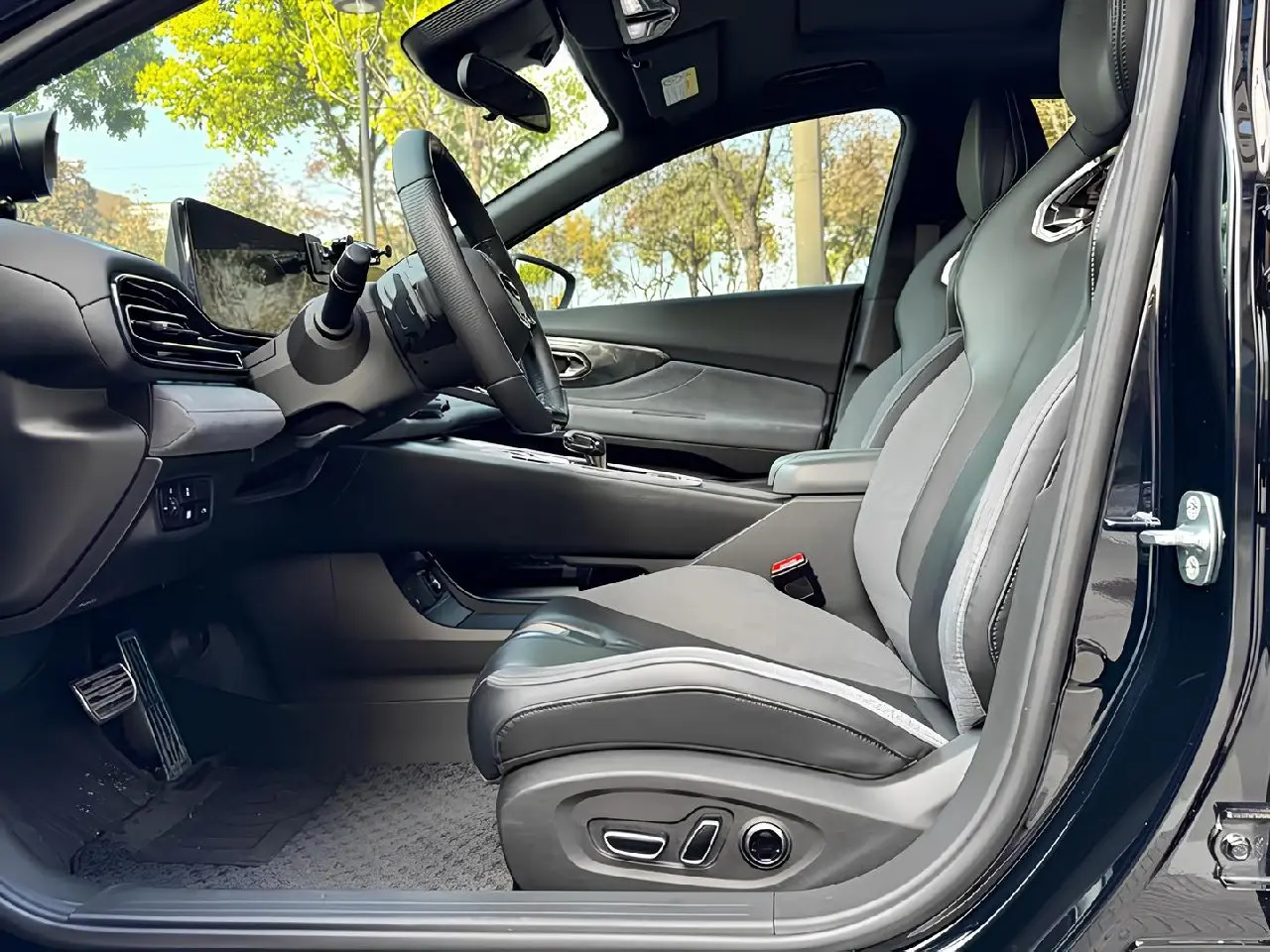 GAC Trumpchi Empow R MAX
2024 г. / 7 тыс. км
Бензин 2.0 л. 265 л.с.
АКПП
0–100 км/ч — 5 | Сетка — социальная сеть от hh.ru