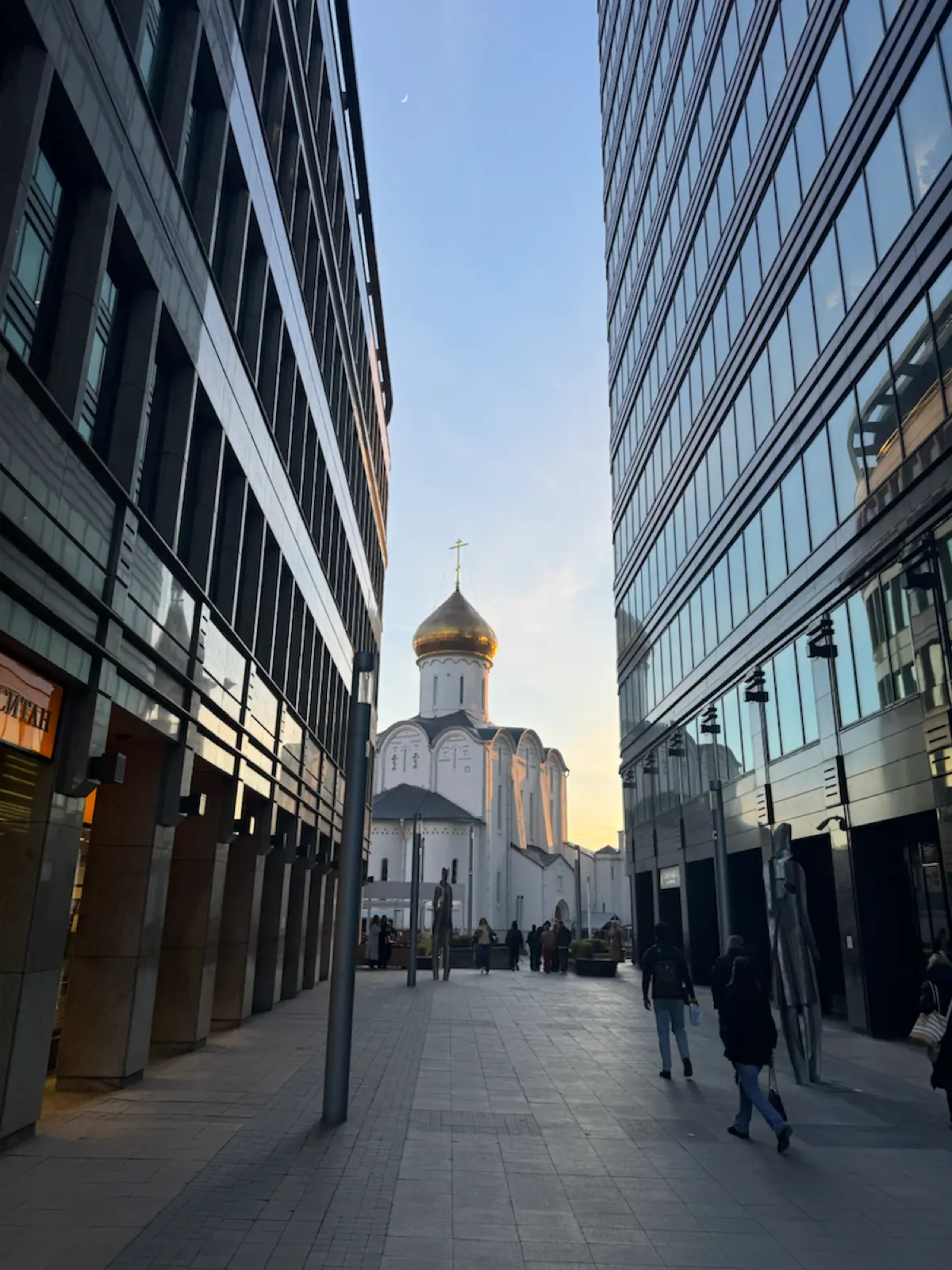 Вчера вечером открыли новый сезон корпоративных экскурсий по Москве. Уже третий год гуляем после работы с коллегами из Туризм | Сетка — социальная сеть от hh.ru