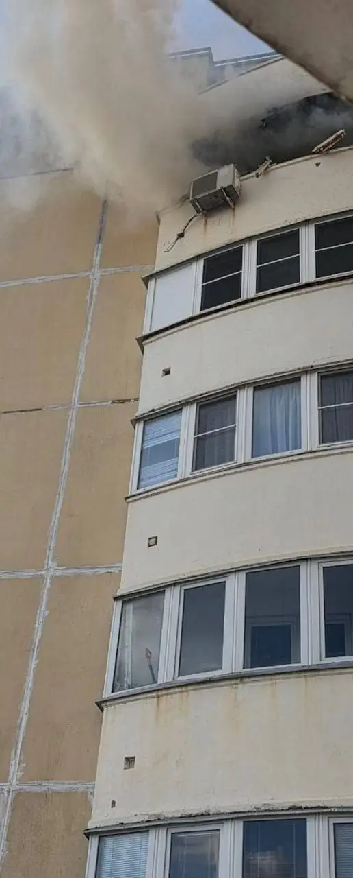 Взрыв и пожар в многоэтажке в Москве
ЧП произошло на самом верхнем, 24-м этаже высотки на Загорьевской улице | Сетка — социальная сеть от hh.ru