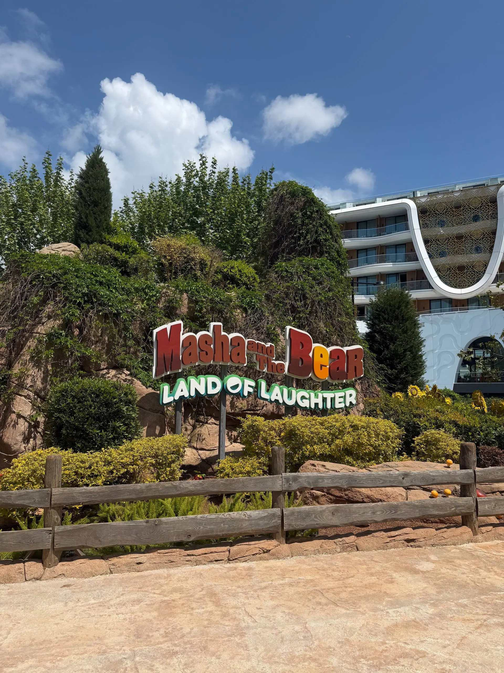 Был в Land of Legends — турецком «Диснейленде»
Чудесно, конечно ;) | Сетка — социальная сеть от hh.ru