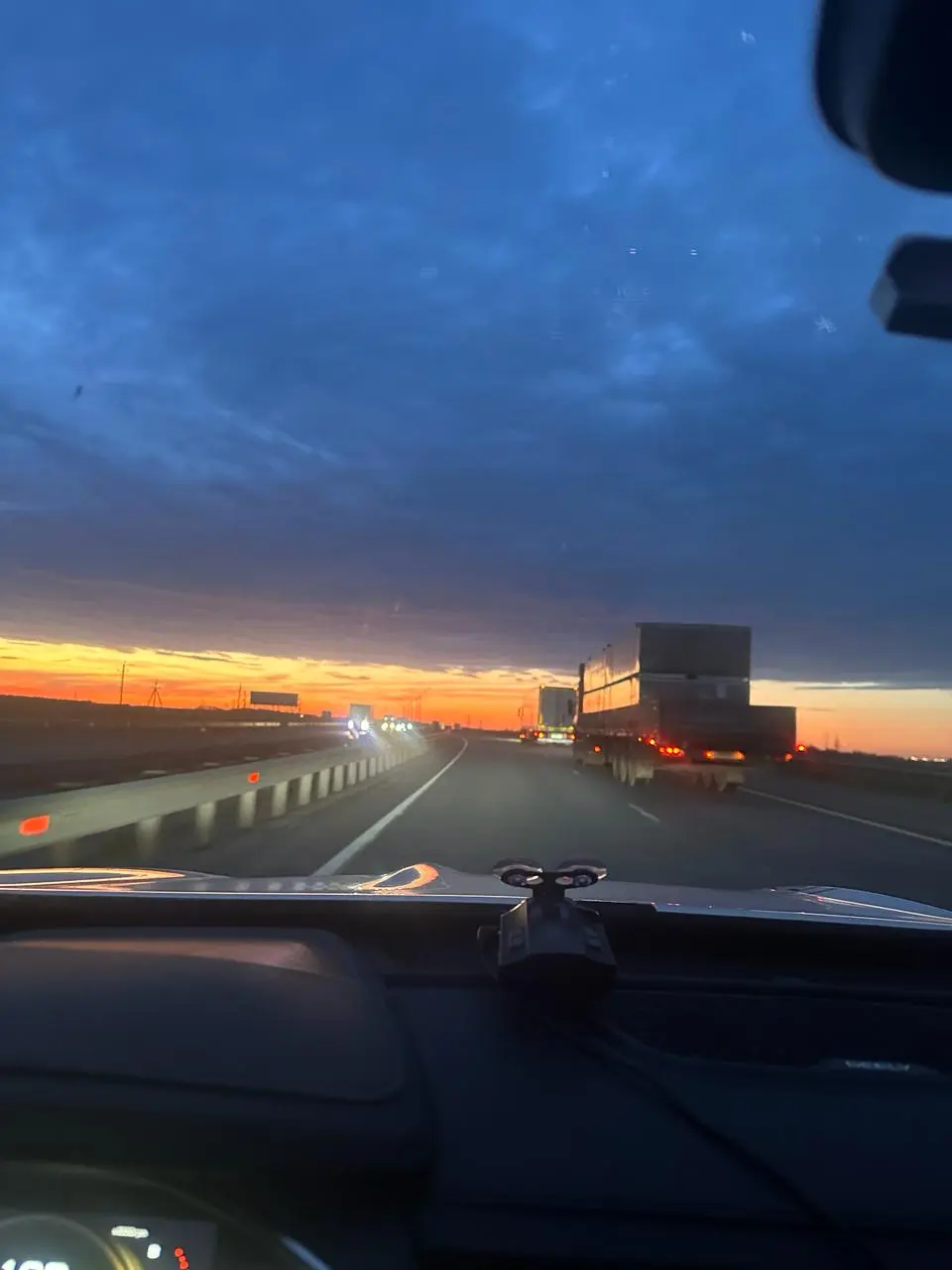 ⚡️ День выжат до последней минуты. Все встречи отработаны, задачи зафиксированы.
Заводим мотор — возвращаемся в Москву
Ждите новостей с полей!
#МоскваЖдет #Черноземье #РаботаемДальше | Сетка — социальная сеть от hh.ru