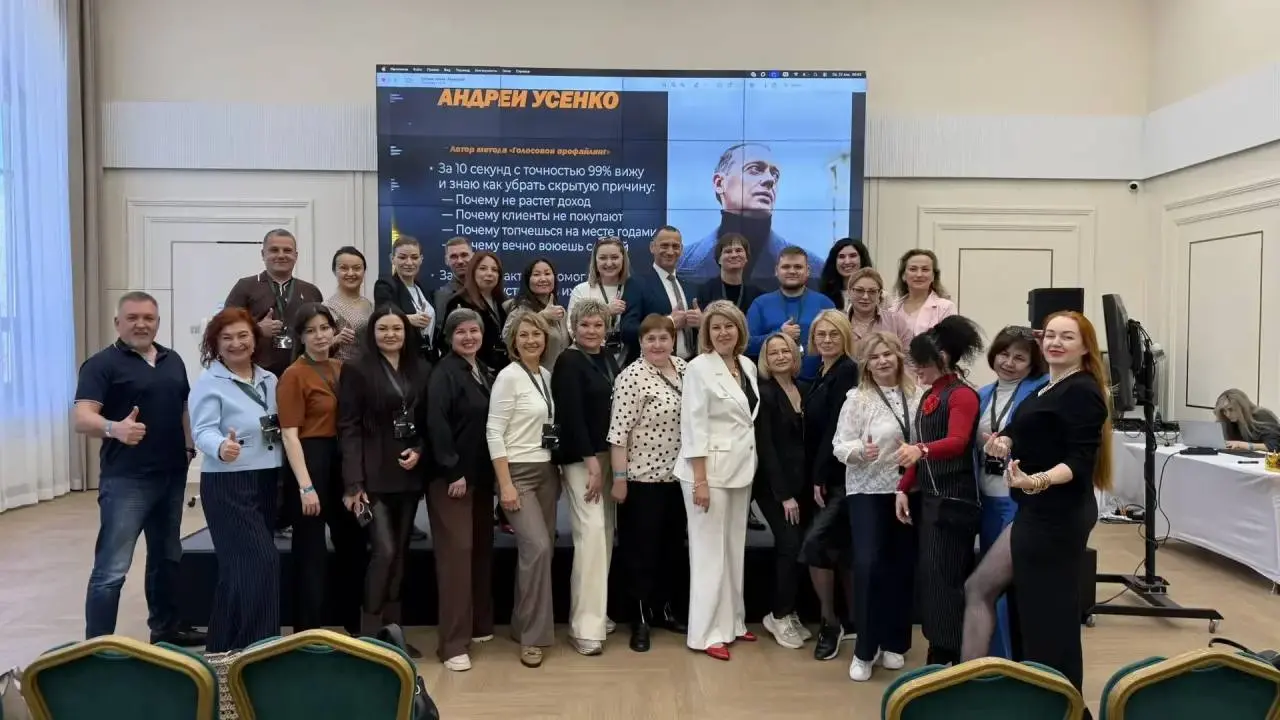 Два дня в Москве, ездила на разборы.
Самое ценное в таких поездках, что начинаешь мыслить шире. Смотришь, как другие думают, какие задачи себе ставят, и понимаешь, что можно еще и по-другому | Сетка — социальная сеть от hh.ru