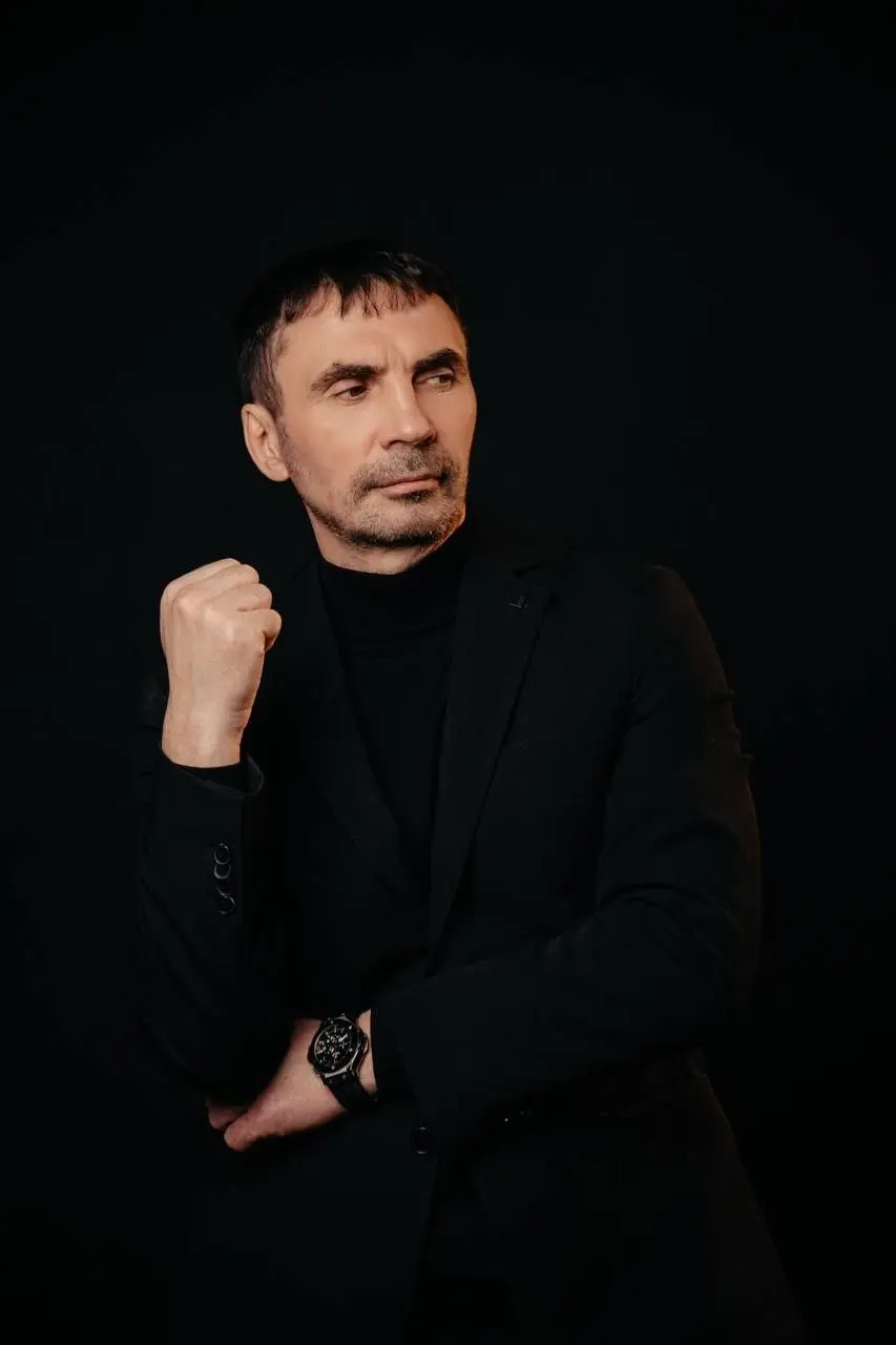 Андрей, вы учите просто финансовой грамотности?
Отвечаю честно - да… но это только верхушка.
На самом деле я учу управлять деньгами.
Не когда - нибудь потом.
А теми, которые у вас уже есть сейчас | Сетка — социальная сеть от hh.ru