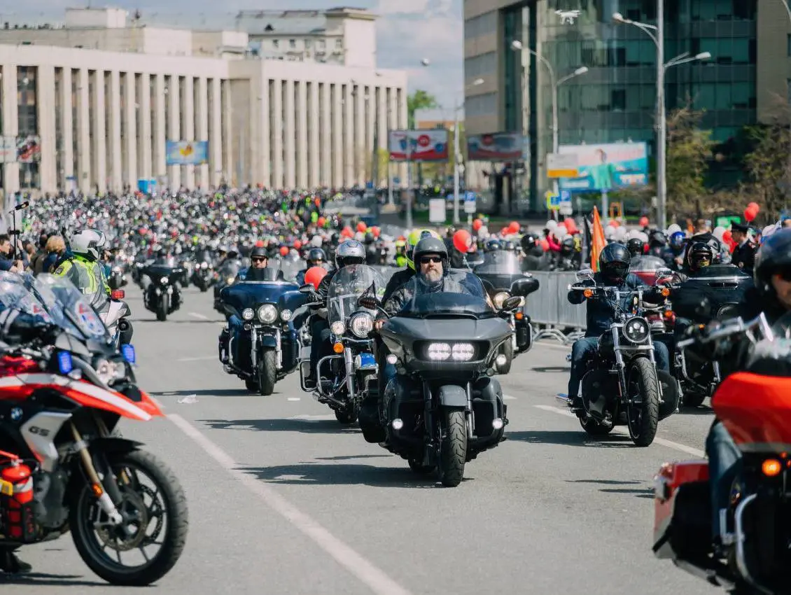 🏍️ Открытие мотосезона в Москве состоится 25 апреля
В эту субботу пройдет мотопробег с участием тысячи байкеров. В программе – проезд колонны по городу, трюки и спортивные выступления | Сетка — социальная сеть от hh.ru