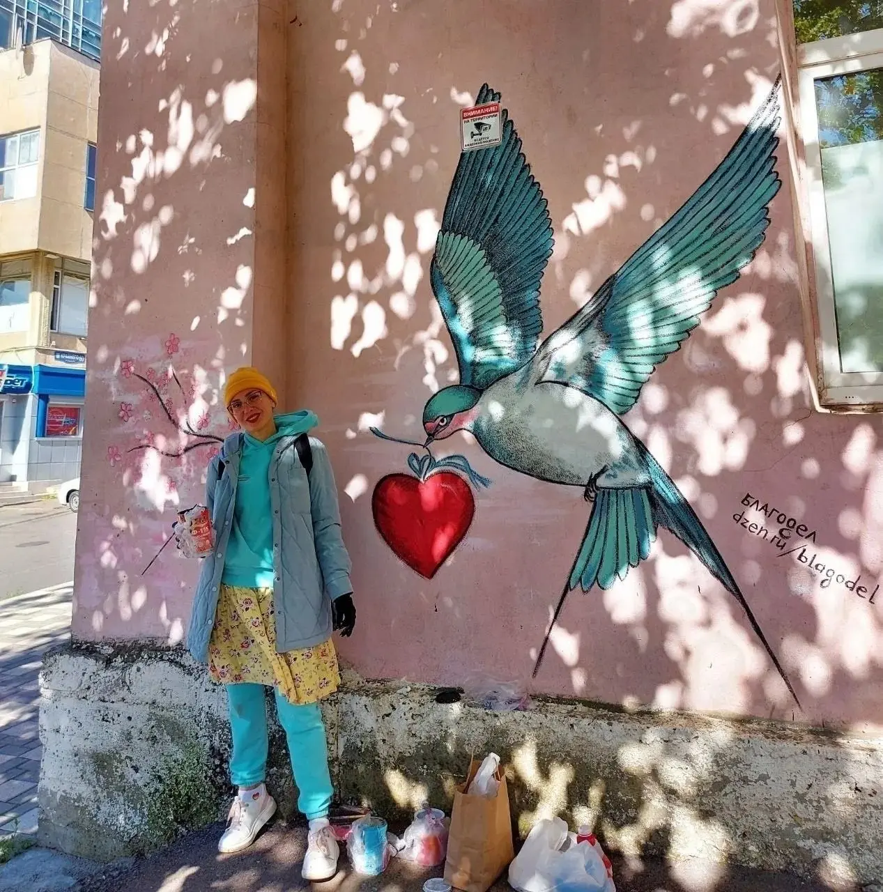 🎨Художница закрашивает пейзажами надписи вандалов на улицах Пятигорска
Юлия Иванова придумала, как можно украсить обшарпанные, некрасивые и расписанные хулиганами стены | Сетка — социальная сеть от hh.ru