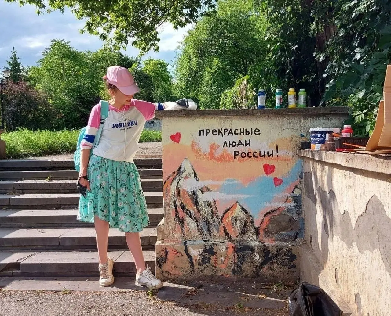 🎨Художница закрашивает пейзажами надписи вандалов на улицах Пятигорска
Юлия Иванова придумала, как можно украсить обшарпанные, некрасивые и расписанные хулиганами стены | Сетка — социальная сеть от hh.ru