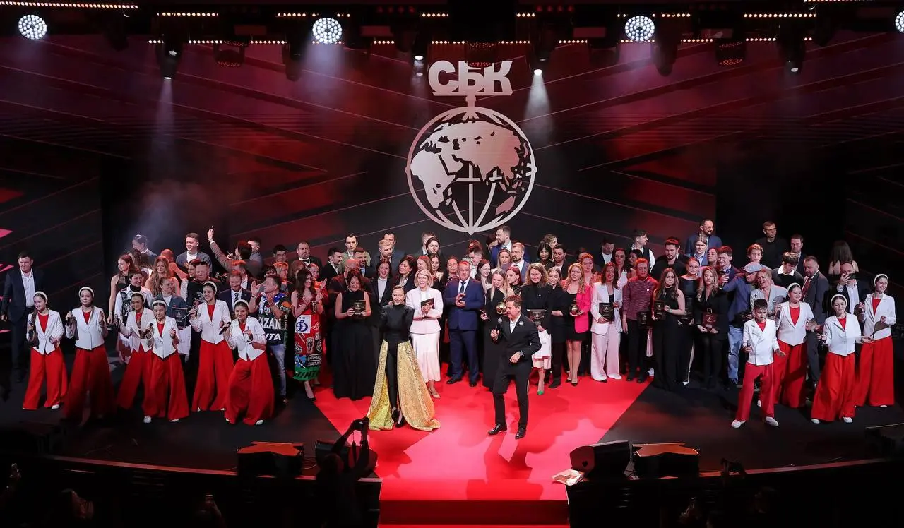 🏆 FONBET и PARI — лауреаты Премии СБК!
БК выиграли 2 из 27 номинаций премии по спортивному бизнесу:
🥇Спонсорская интеграция (бюджет до 3 млн) — Золотой мяч Лиги PARI
🥇Спонсорская интеграция (бюджет от... | Сетка — социальная сеть от hh.ru