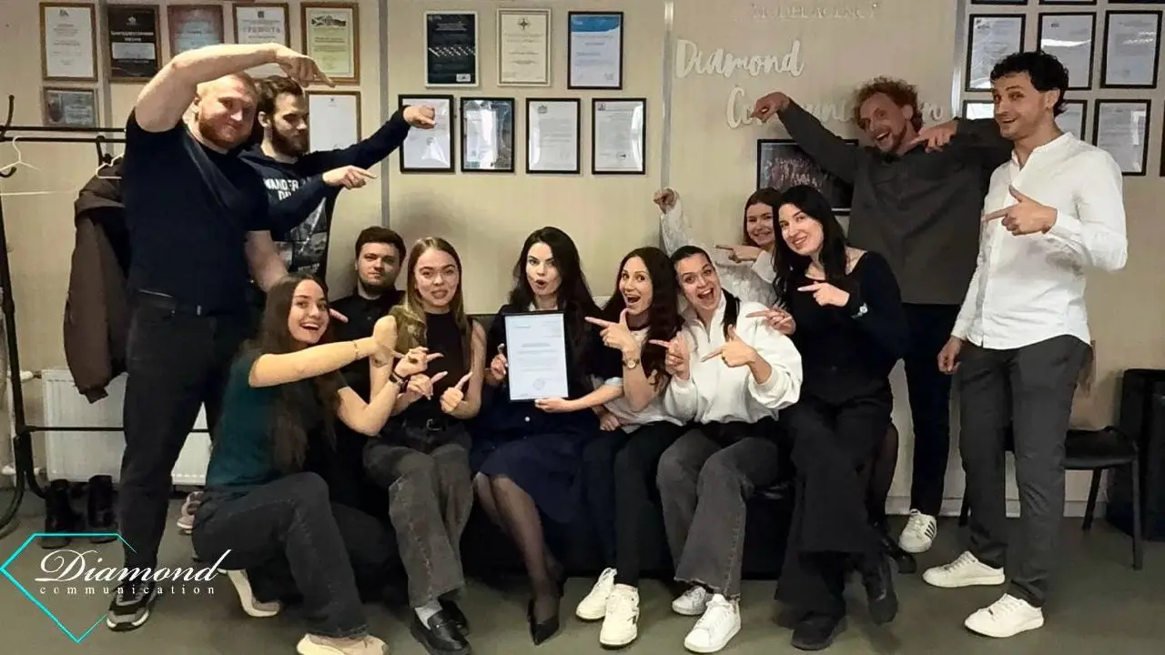 В нашей компании жизнь кипит не только в рабочих чатах и на встречах!
Недавно у нас случилось сразу два радостных события:
1 | Сетка — социальная сеть от hh.ru