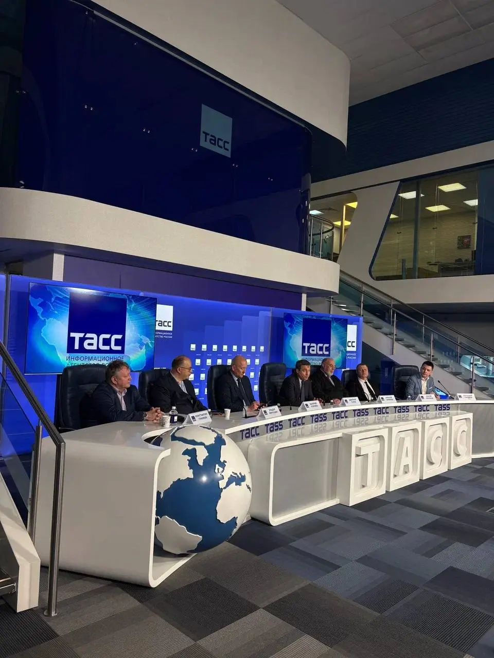 ✈️ По итогам пресс-конференции в ТАСС направлено обращение в Правительство РФ
15 апреля 2026 года в пресс-центре ТАСС прошла экспертная пресс-конференция РУССОФТ и АНО «Цифровой мир», посвященная регу... | Сетка — социальная сеть от hh.ru