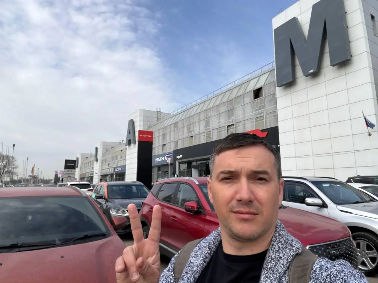 😎 Съездили к клиенту в гости и впервые увиделись вживую
Карьерный портал для Major мы реализовали полностью удаленно, за весь проект не было ни одной личной встречи | Сетка — социальная сеть от hh.ru