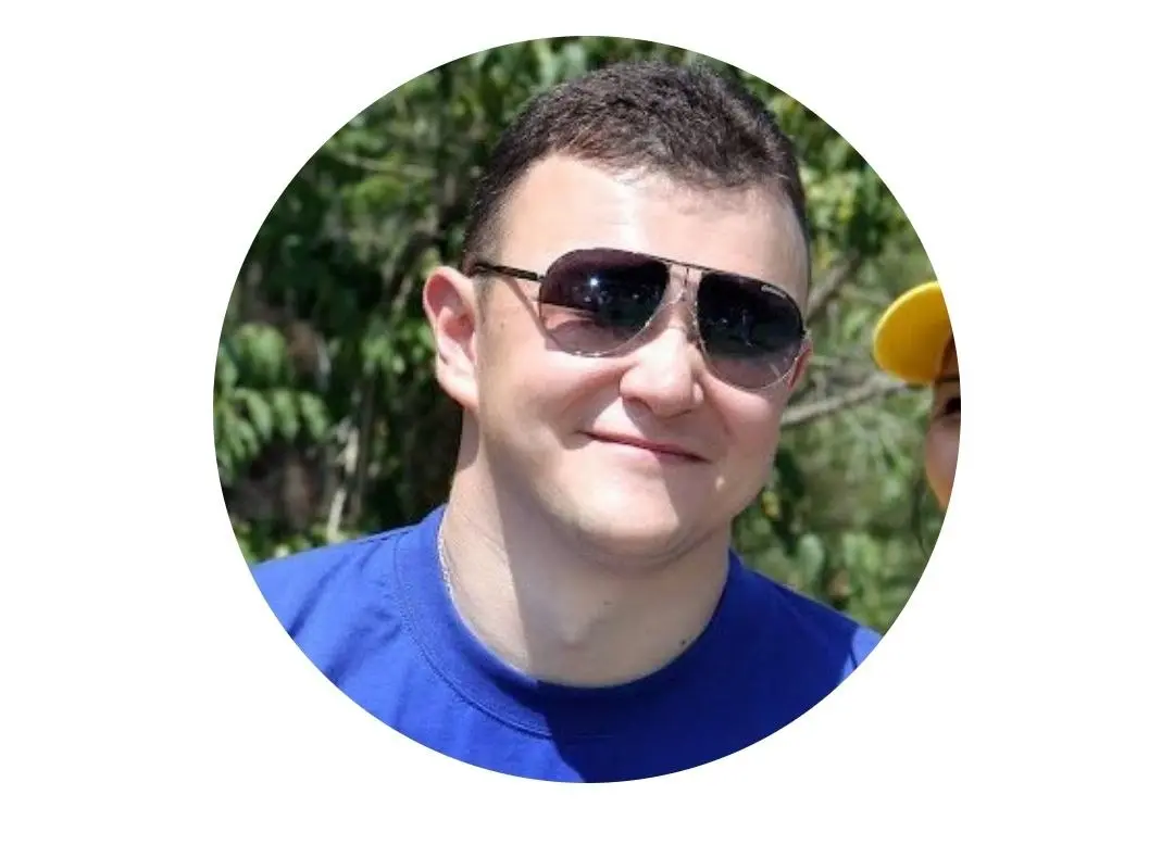 Звонят на днях из налоговой. У вас, говорят, обороты большие, а сотрудников мало. Можете это как-то объяснить?
Могу, говорю. Эффективные у нас сотрудники. КПД высокий у них. Круто работают | Сетка — социальная сеть от hh.ru