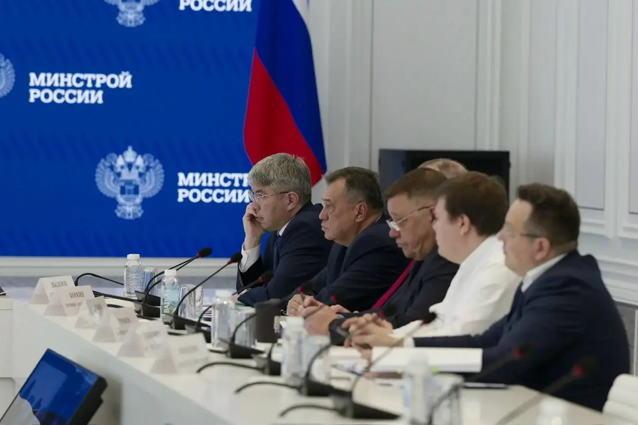 В Минстрое России обсудили ход реконструкции очистных сооружений в Бурятии
В Министерстве строительства и ЖКХ РФ под председательством Главы ведомства Ирека Файзуллина состоялось совещание, посвященно... | Сетка — социальная сеть от hh.ru
