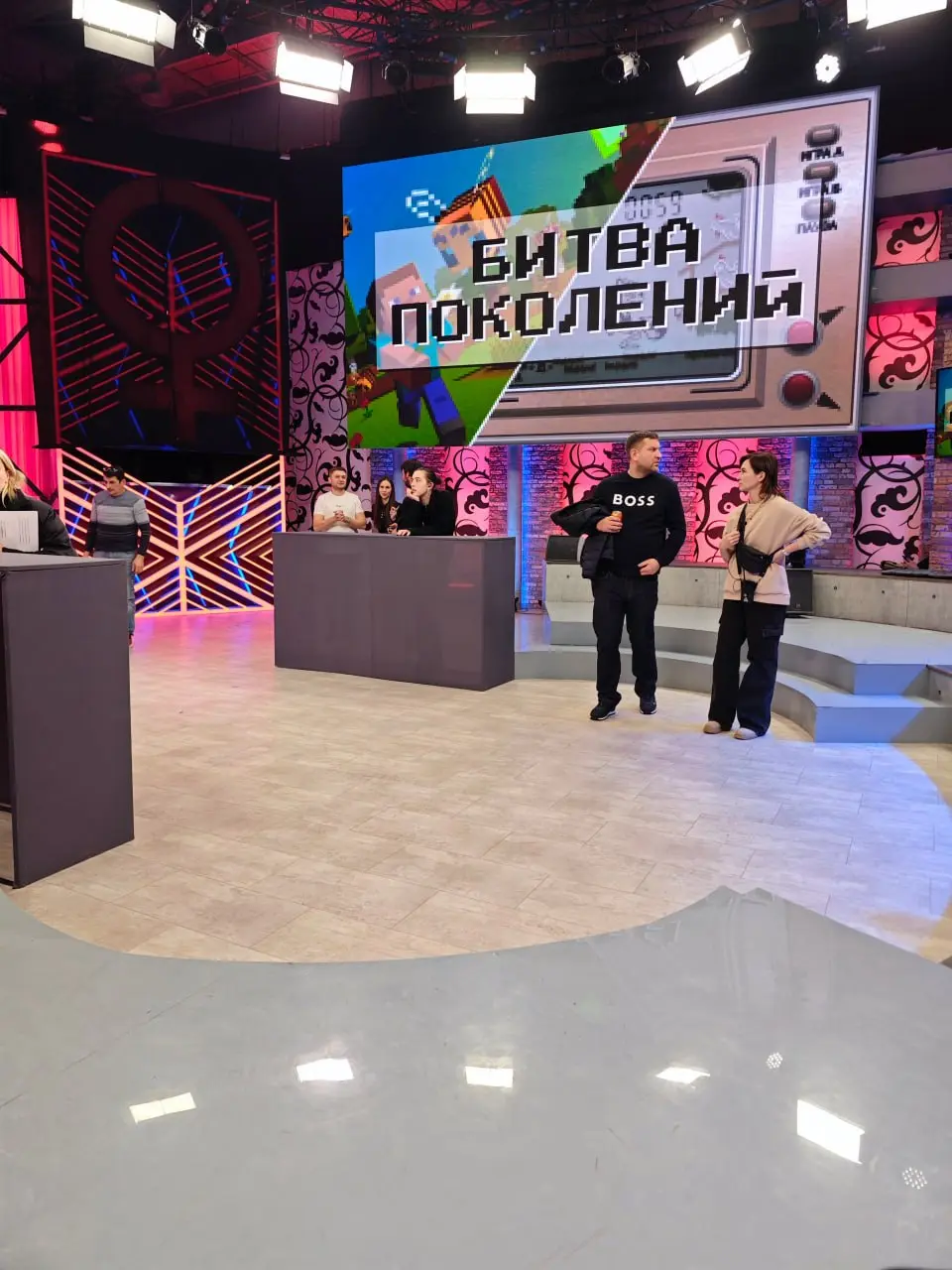 Факт из моего лора, больше похожий на сон при температуре 40°
Я была на съёмках шоу для первого канала в косплее Яэ Мико.. | Сетка — социальная сеть от hh.ru