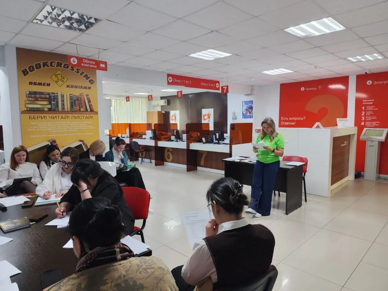Расскажу немного о закулисьи, что происходит в моей рабочей жизни.
🏦 Сейчас на нашей территории запущен большой пилотный проект по развитию партнёрских отношений #СБЕР с МФЦ | Сетка — социальная сеть от hh.ru