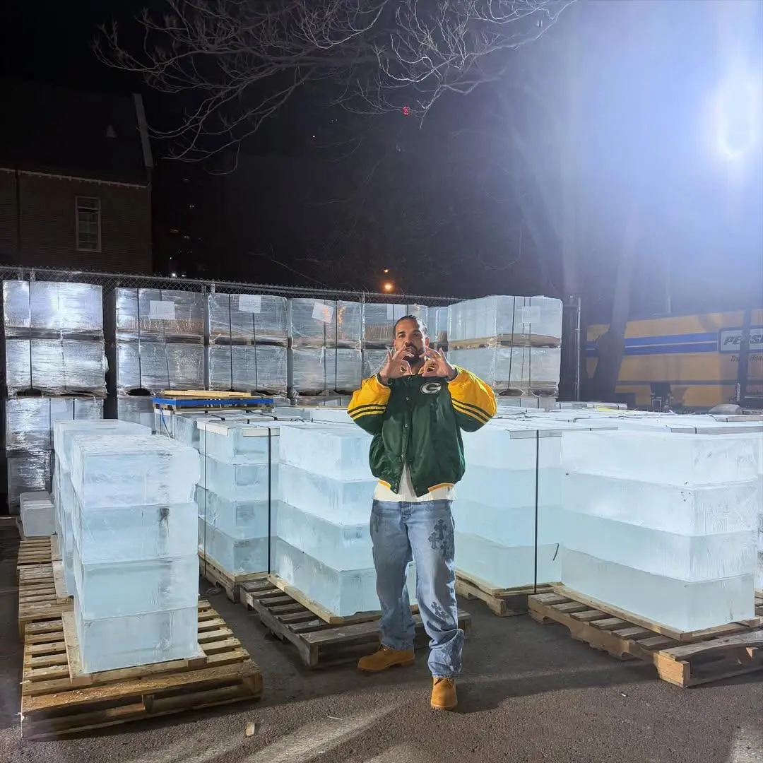 Drake устроил масштабную промо-кампанию к выходу своего альбома «Iceman». Он установил огромную ледяную инсталляцию, внутри которой спрятал дату релиза | Сетка — социальная сеть от hh.ru