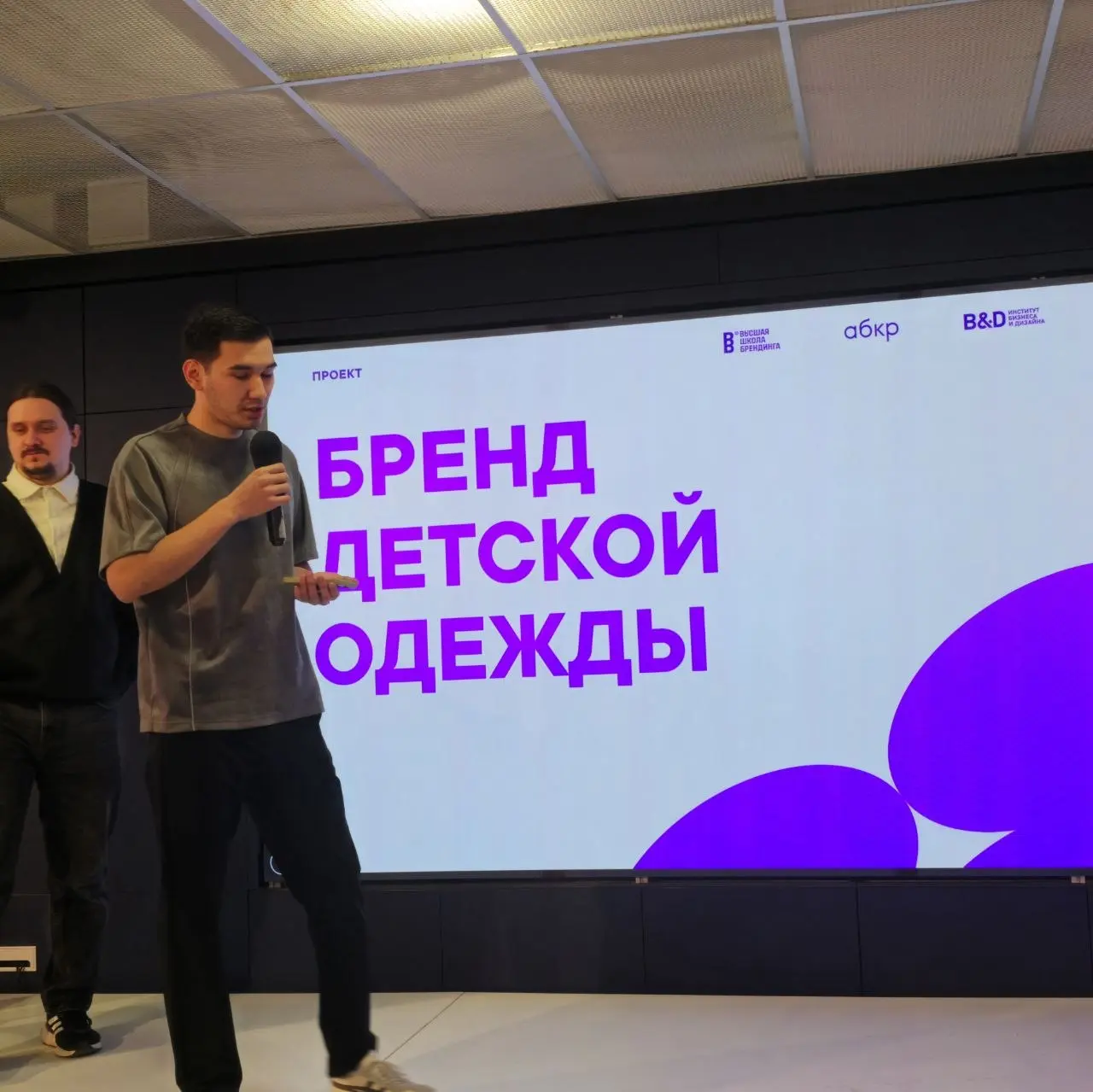 Квикс
#дизайнобл
1 проект презентации студентов ВШБ | Сетка — социальная сеть от hh.ru
