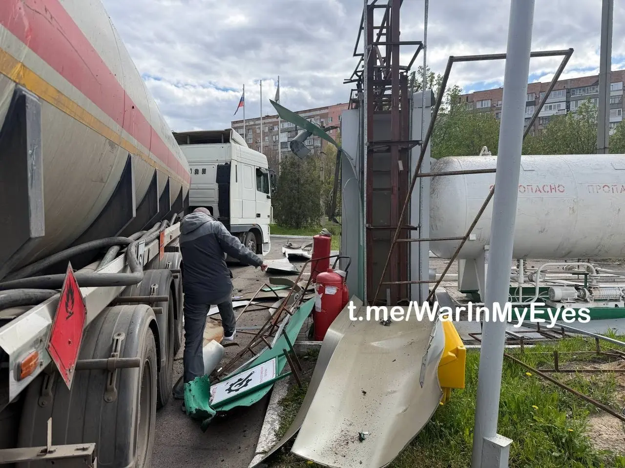 Последствия прилета ударного БПЛА в автозаправочную станцию в Куйбышевском районе Донецка | Сетка — социальная сеть от hh.ru