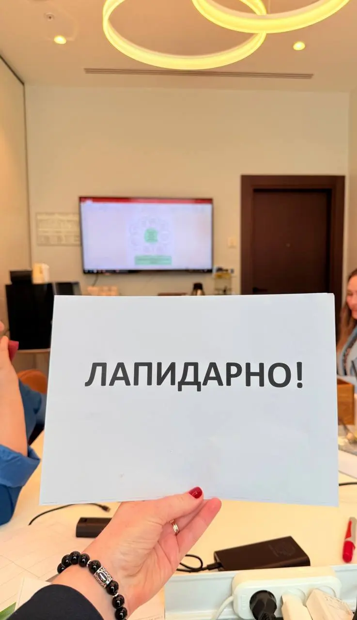 Эти полторы недели стали настоящим концентратом профессиональной энергии и смыслов. Делюсь главным.
🚀 Стратегия для бизнеса
Провели с командой агентства QR двухдневную стратегическую сессию | Сетка — социальная сеть от hh.ru