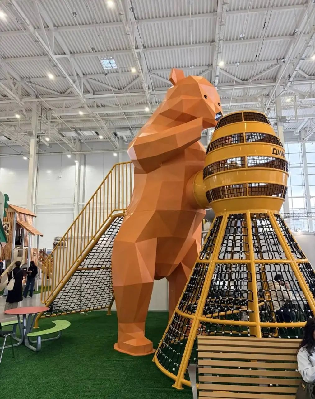 Первый раз … на Park Season
Хочу поделится мыслями, так как практически на всех мероприятиях отрасли я была.
Тут совсем другая публика и повестка.
Плюсы: застройка и деловая программа в 1 месте | Сетка — социальная сеть от hh.ru