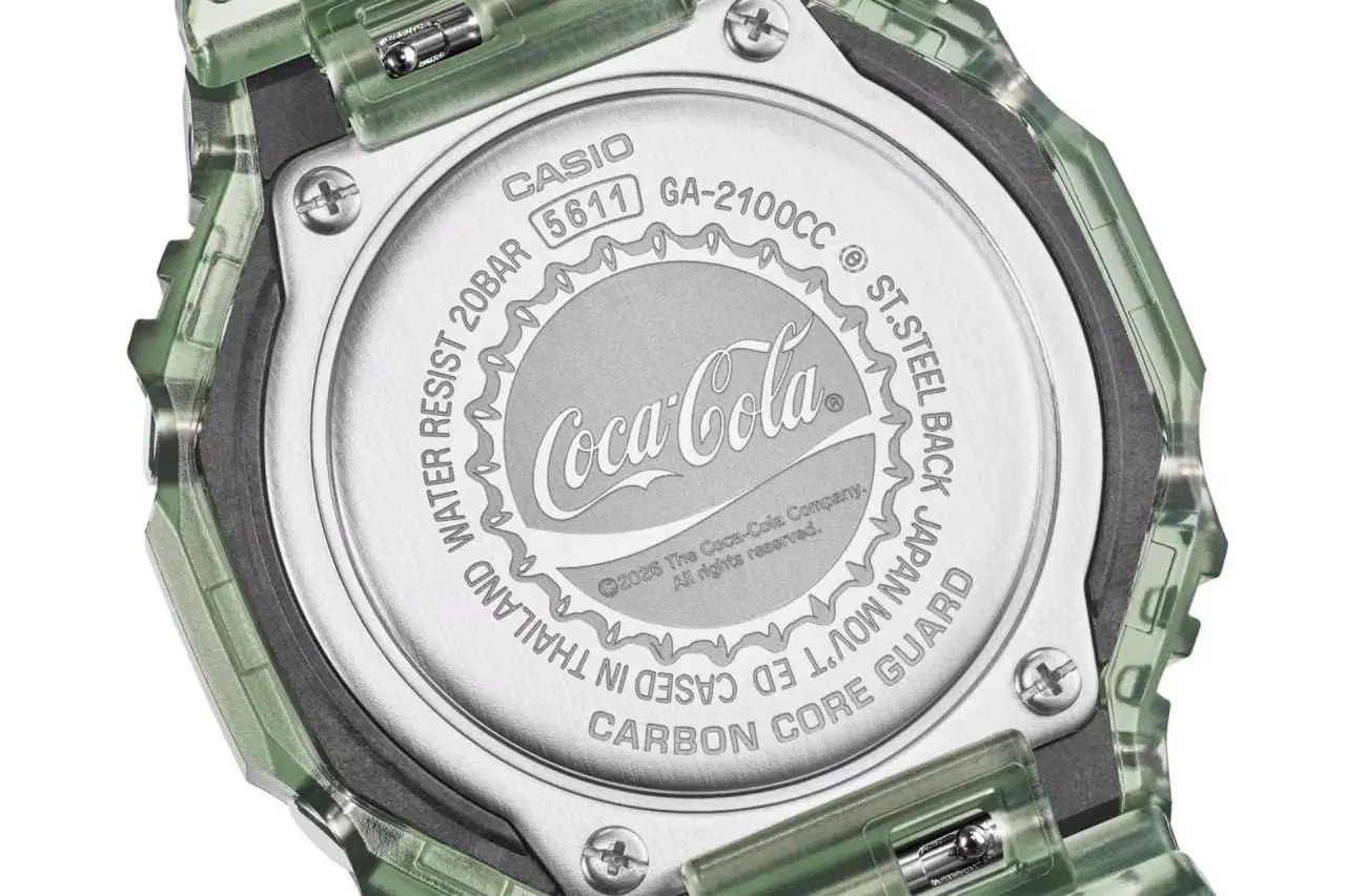 Coca Cola выпустила ЧАСЫ в коллабе с Casio. Это лимитка, которую приурочили к 140-летию компании и продается она в брендированной коробочке в виде ретро-автомата с газировкой | Сетка — социальная сеть от hh.ru