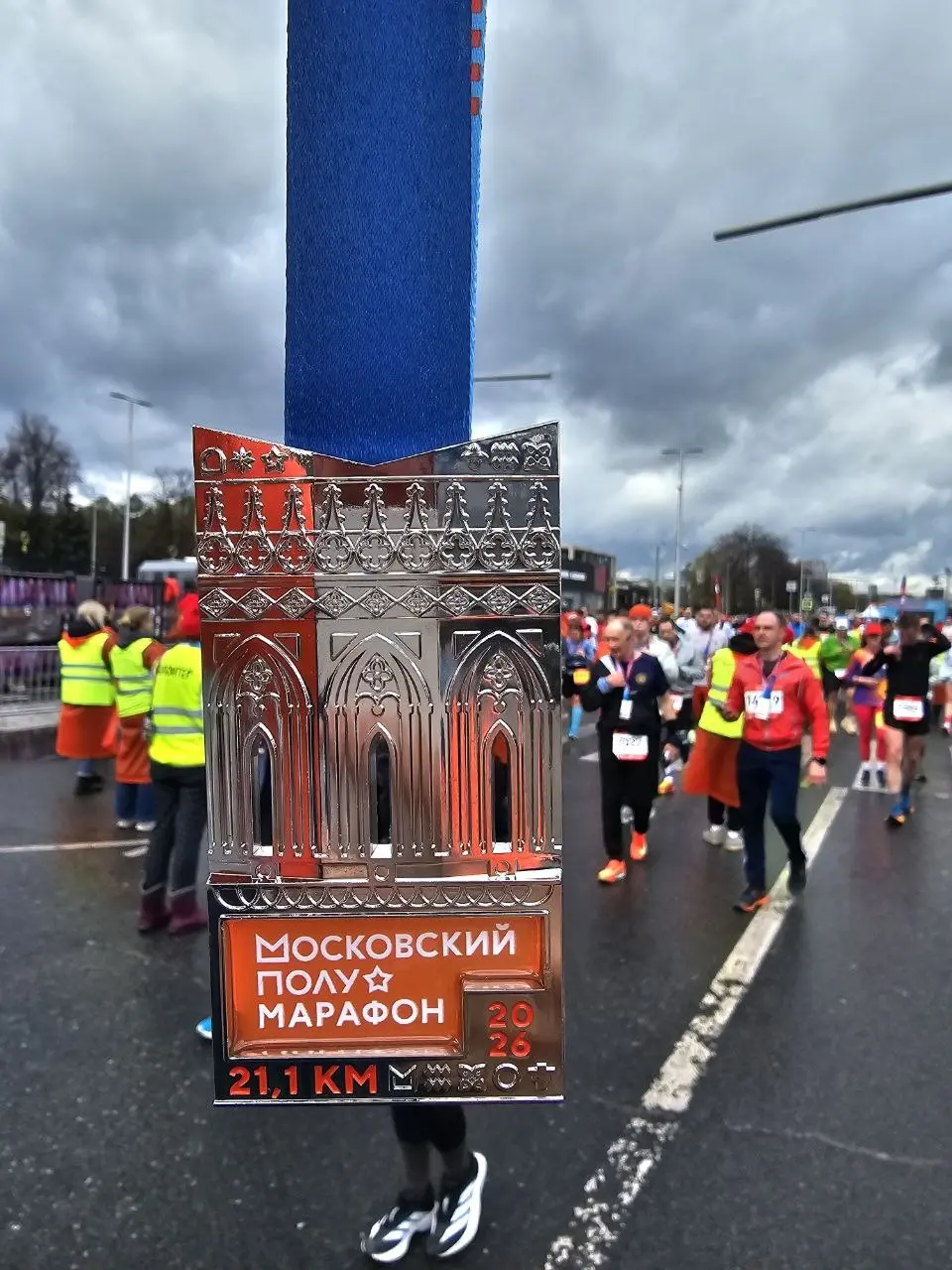 Сразу два поста сегодня будет про бег, такой уж день! Первая новость проходная, я сегодня официально открыл беговой сезон на Московском Полумарафоне, посидел за пейсерами в темпе 5:10, посмотрел на гл... | Сетка — социальная сеть от hh.ru