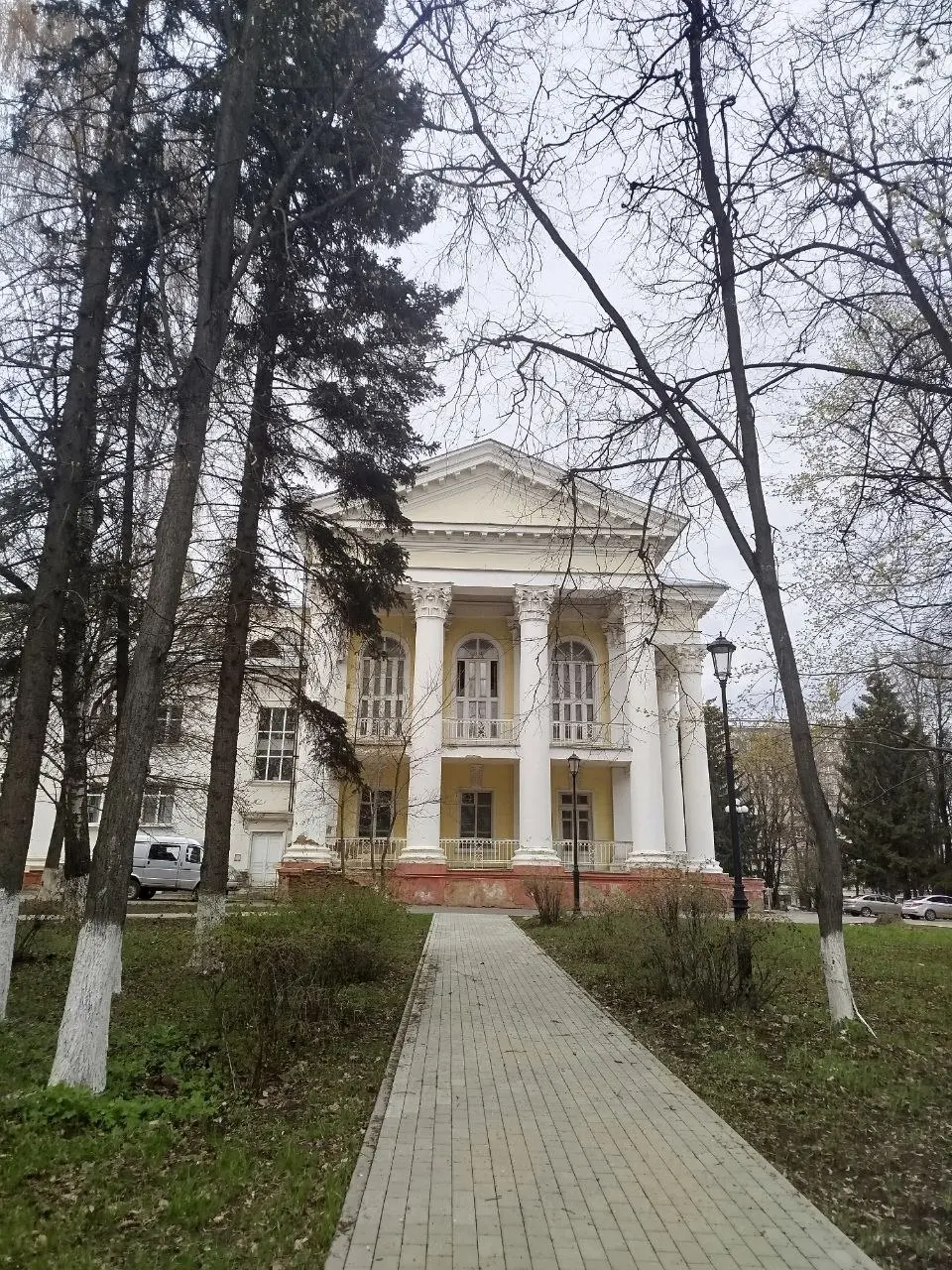 Пару фоточек из Орла вам в ленту, а я возвращаюсь в Подмосковье.
Нашла одну книгу по рекомендации и не могу оторваться от чтения | Сетка — социальная сеть от hh.ru