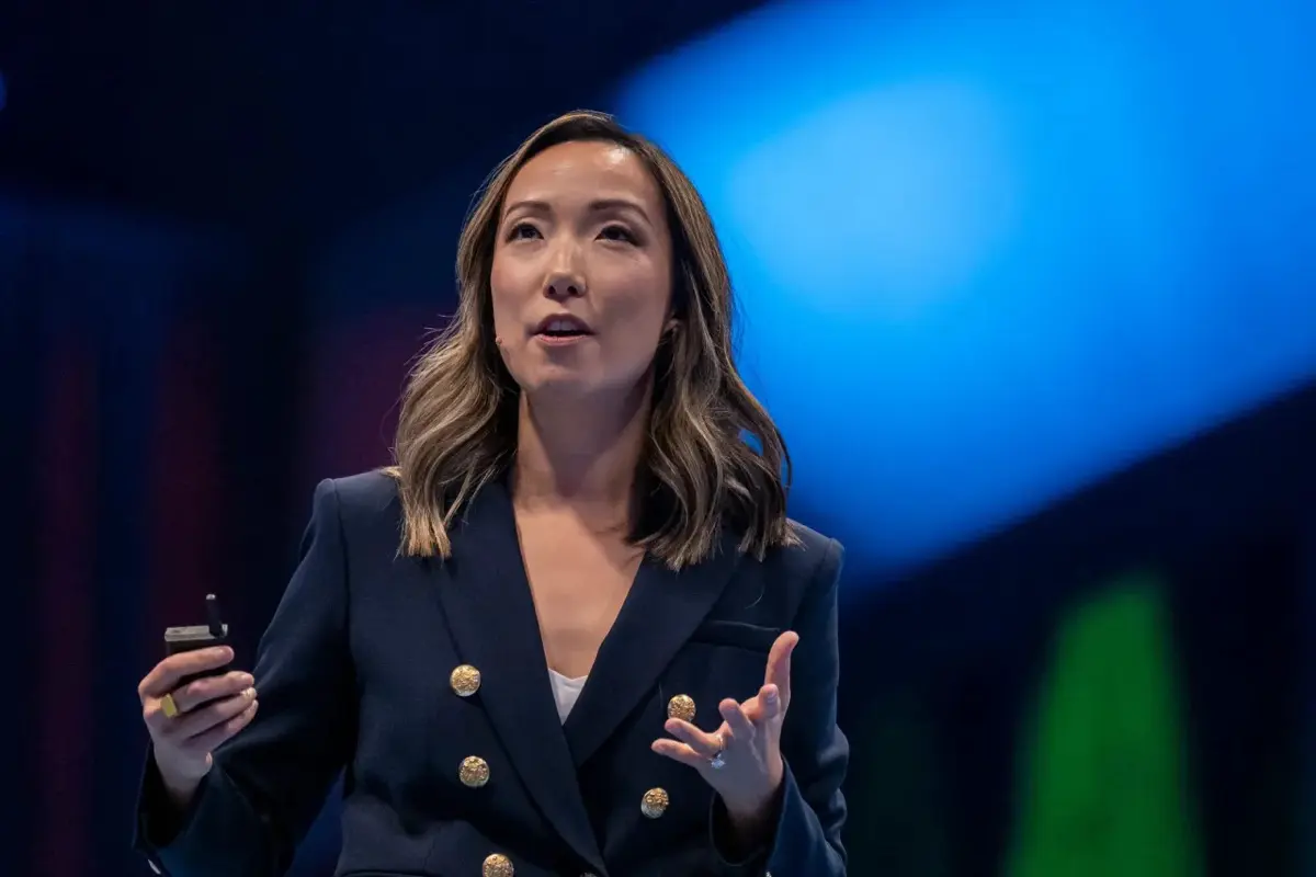 Исполнительный директор M*ta AI запускает некоммерческую организацию для поддержки трудоустройства поколения Z:
Исполнительный директор M*ta AI основала некоммерческую организацию, направленную на пом... | Сетка — социальная сеть от hh.ru