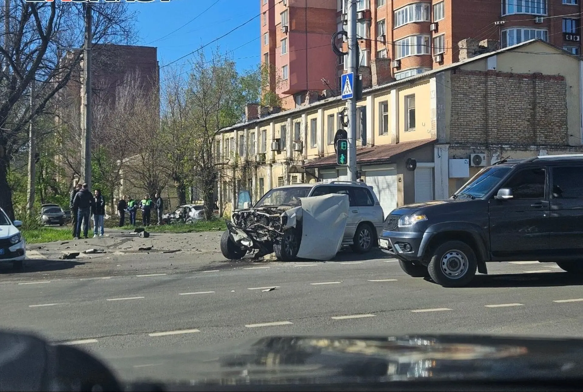 Смертельное ДТП произошло утром на улице Розы Люксембург в Донецке
Сейчас из-за этого на проспекте Богдана Хмельницкого в сторону Университетской образовалась огромная пробка. Ищите другой маршрут. | Сетка — социальная сеть от hh.ru