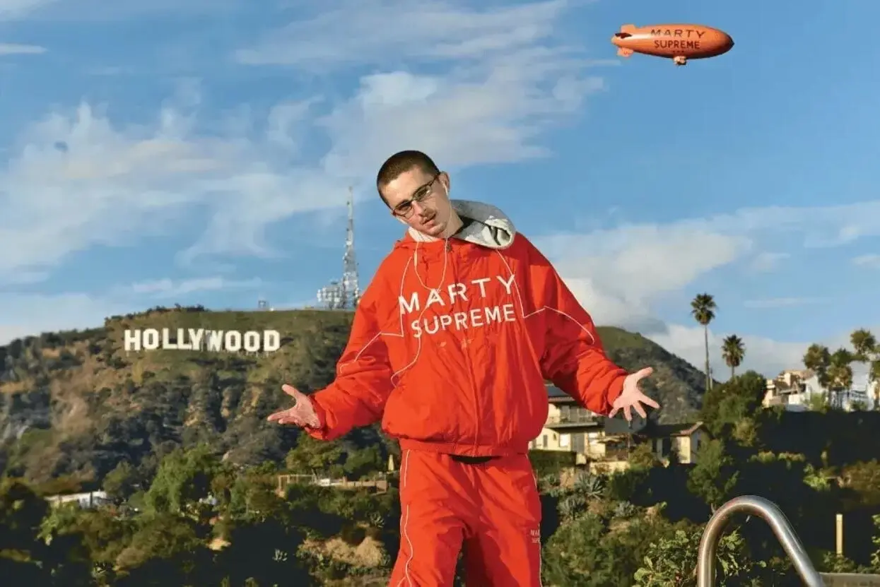 Как продать «кино про пинг-понг» всему миру: секрет вирального успеха Marty Supreme 🏓
Спортивное кино – жанр капризный | Сетка — социальная сеть от hh.ru