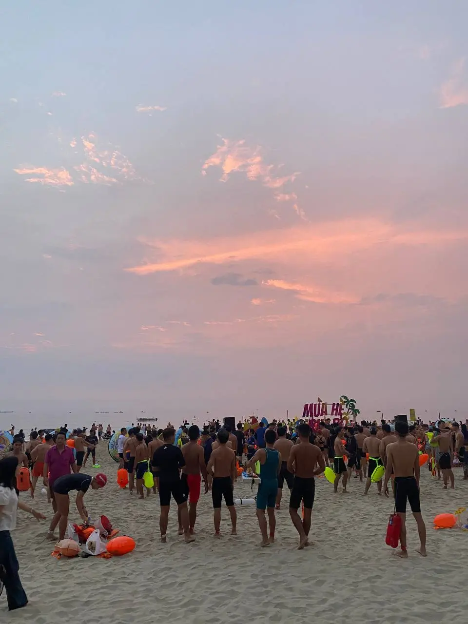 Мой первый заплыв🏊‍♀️ Океан, 1 км
За несколько дней до я волновалась
• что надо выдать хороший результат
• что я начну торопиться, наделаю ошибок
• и в итоге не получу удовольствия
🍋То есть, понимаете... | Сетка — социальная сеть от hh.ru