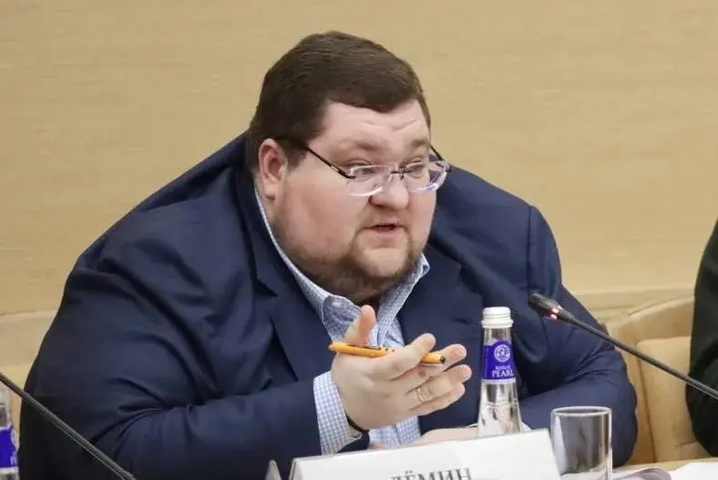 Путин назначил Игоря Чайку главой Россотрудничества. До этого он занимался бизнесом, в том числе связанным с утилизацией мусора. | Сетка — социальная сеть от hh.ru
