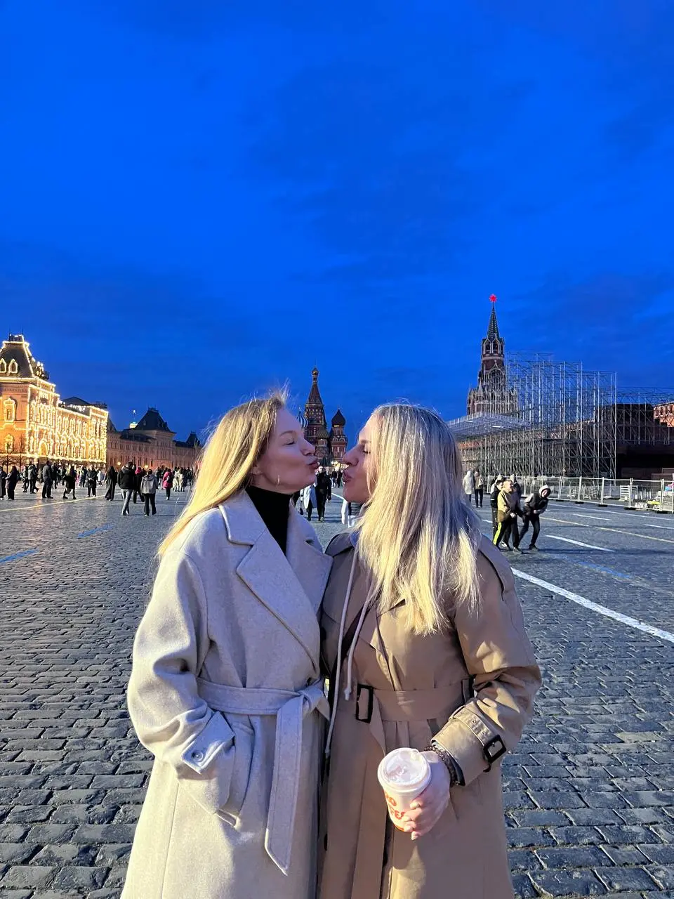Друзья, всем привет 🫶
Знаете, бывает такое чувство, когда внутри ощущаешь такое тихое "все правильно"?
Именно такими были эти выходные☺️
Я уже писала про точки опоры на своем канале | Сетка — социальная сеть от hh.ru