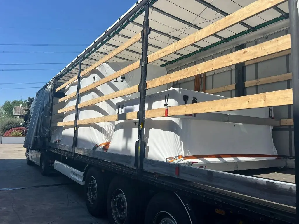 ⭐ ПЕРЕВОЗКА ЛИНИИ ДЛЯ РОЗЛИВА МОЛОЧНОЙ ПРОДУКЦИИ
🟩 Организовали перевозку оборудования (🍶линия по розливу молочной продукции) из 🇮🇹Италии в 🇷🇺Россию | Сетка — социальная сеть от hh.ru