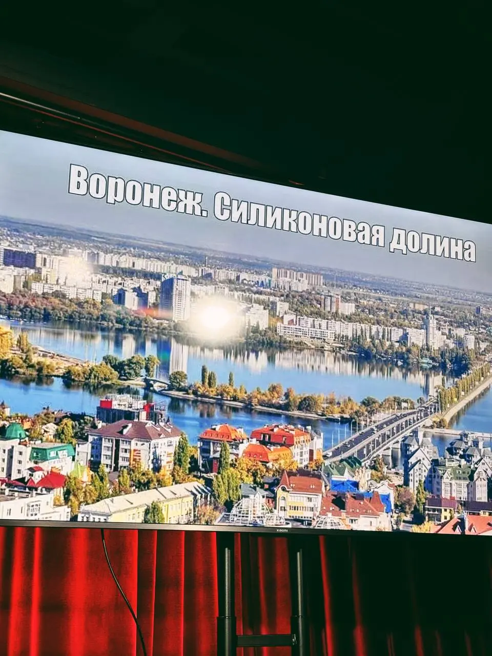 Круглый стол квадратных вопросов
Я слегка утонула во встречах, что навело меня на мысль о пятничном #слайдап, куда мы ходили с Кларой | Сетка — социальная сеть от hh.ru