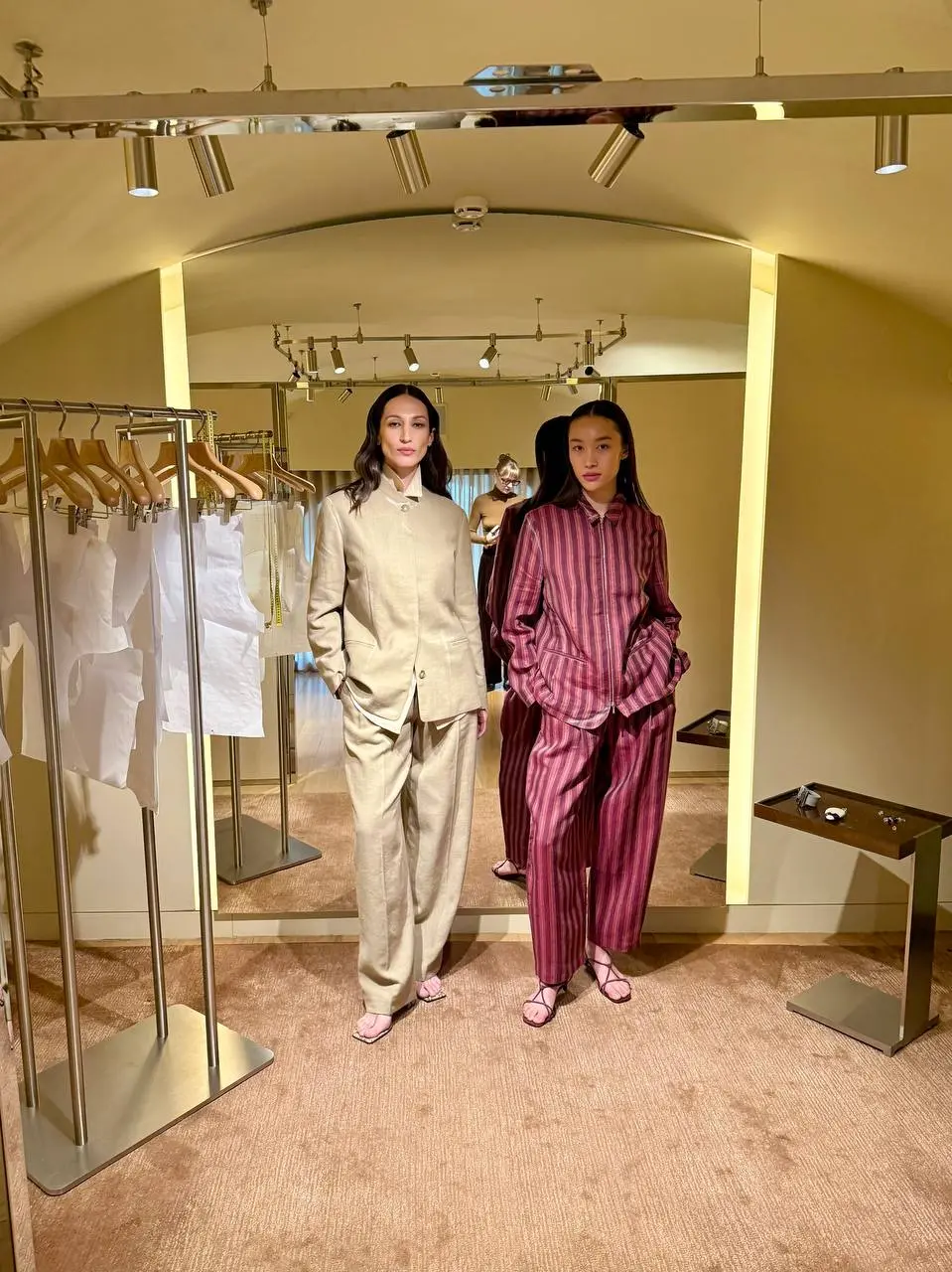 Сегодня стала частью пресс-показа бренда 12STOREEZ в ГУМе. Узнала, как создавалась новая летняя коллекция «На берегу лета» с органическим льном, шёлком и хлопком | Сетка — социальная сеть от hh.ru
