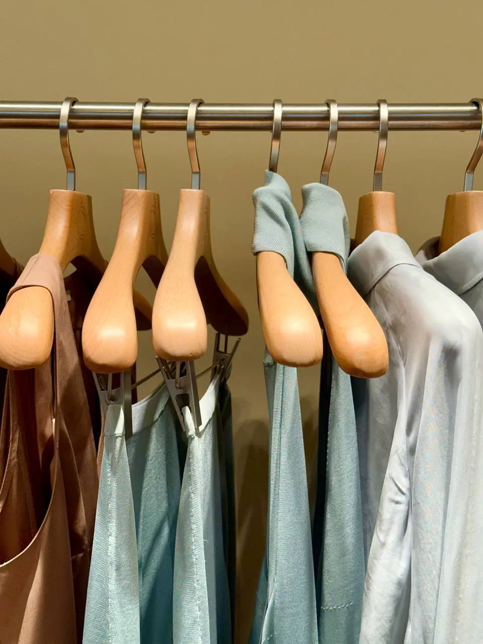 Сегодня стала частью пресс-показа бренда 12STOREEZ в ГУМе. Узнала, как создавалась новая летняя коллекция «На берегу лета» с органическим льном, шёлком и хлопком | Сетка — социальная сеть от hh.ru