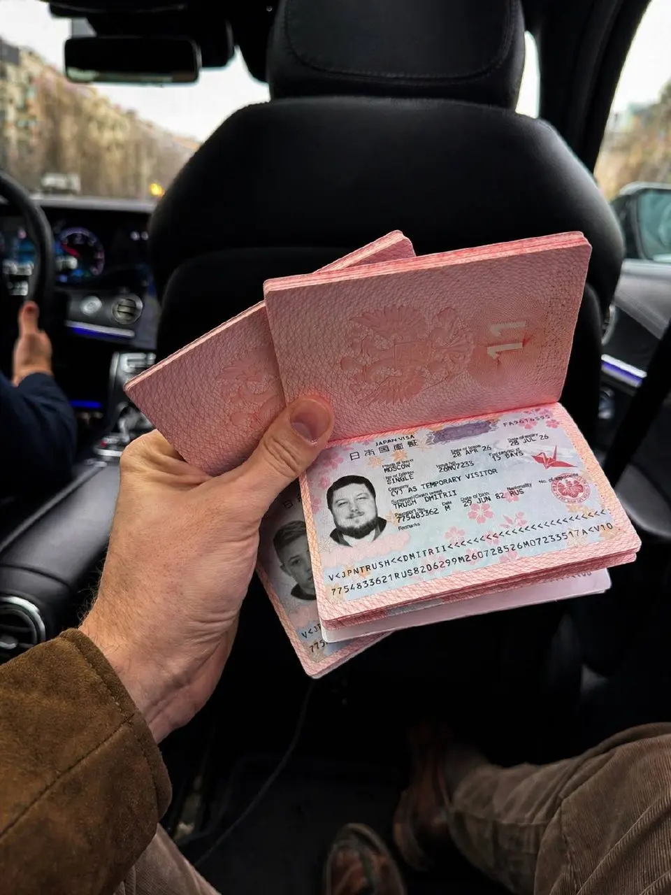 Впервые за долгое время иду в отпуск на две недели с намерением не «периодически проверять почту», а реально выйти из операционки.
Не в иллюзии, что всё остановится | Сетка — социальная сеть от hh.ru