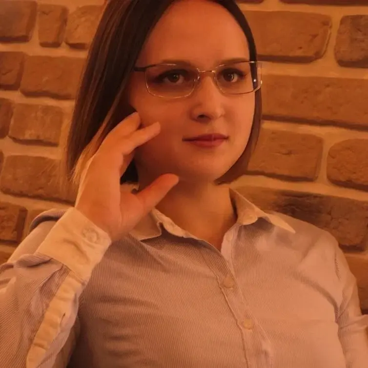 Юлия Челомова