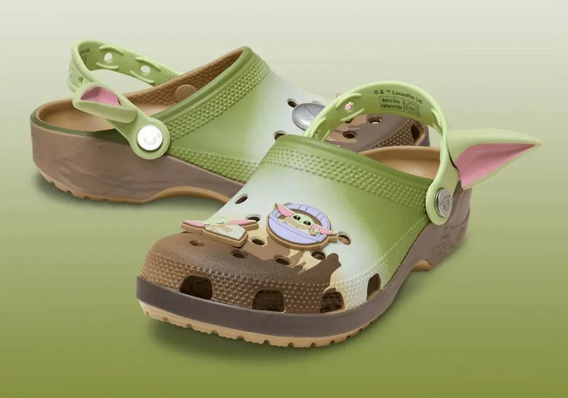 Crocs заколлабились с Мандалорцем и дропнули линейку тематических клоггов:
🍕 Галактические черные с джиббитсами R2D2, Чубакки, Дарта Вейдера и других
🍕 В виде серебряного шлема Мандалорца
🍕 С малышом ... | Сетка — социальная сеть от hh.ru