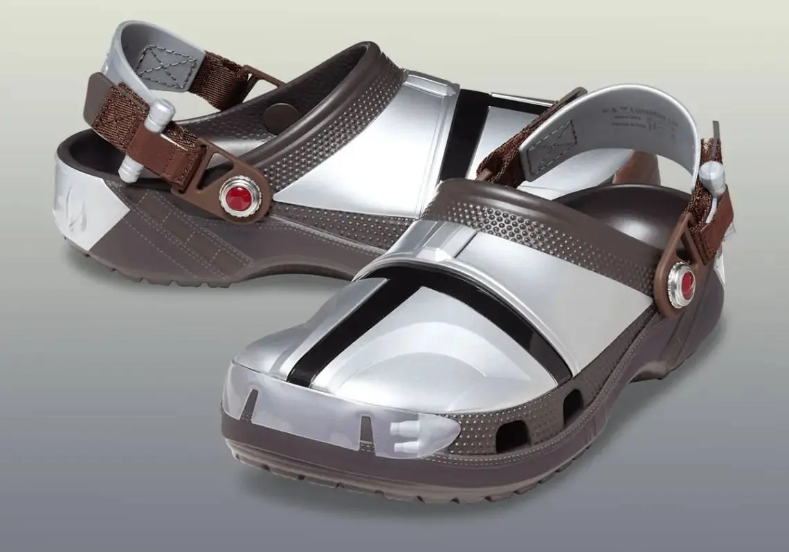 Crocs заколлабились с Мандалорцем и дропнули линейку тематических клоггов:
🍕 Галактические черные с джиббитсами R2D2, Чубакки, Дарта Вейдера и других
🍕 В виде серебряного шлема Мандалорца
🍕 С малышом ... | Сетка — социальная сеть от hh.ru
