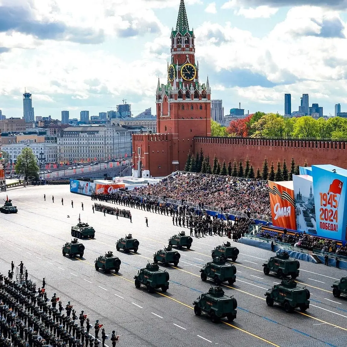 Парад Победы в Москве пройдёт без военной техники.
В этом году Парад Победы на Красной площади состоится в новом формате — без участия военной техники | Сетка — социальная сеть от hh.ru