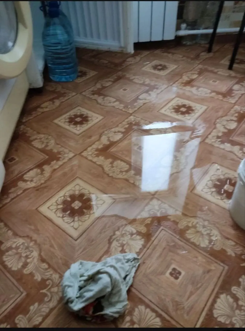 на Кирова затопило квартиры отопление,которого нет. Умные слили с системы воду. Во многих квартирах порвало трубы. | Сетка — социальная сеть от hh.ru