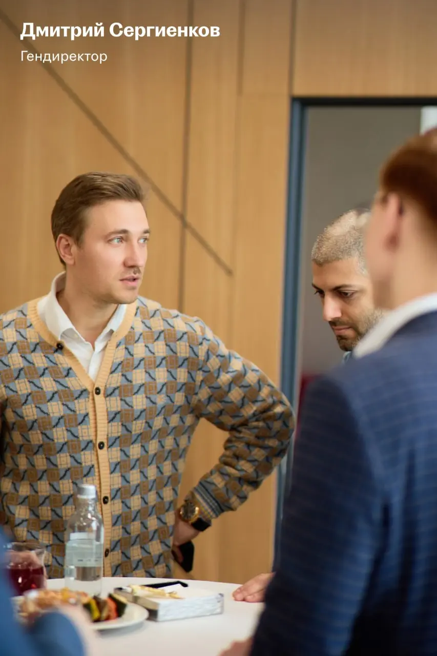 В пятницу команда HeadHunter провела закрытую встречу с аналитиками и лидерами мнений
В неформальной обстановке пообщались с инвесторами, показали обновлённую презентацию и ответили на вопросы | Сетка — социальная сеть от hh.ru