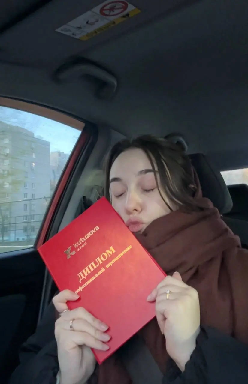 У меня теперь есть диплом о профессиональной переподготовке в UI&UX 😝🔥
Я уже понимаю, что 4 года дают о себе знать) И в рынке инфобиза, и в рынке бизнеса | Сетка — социальная сеть от hh.ru